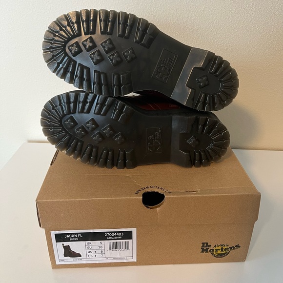 Dr Martens JADON FAUX FUR LINED PLATFORM BOOTS- NO BOX - Picture 9 of 11